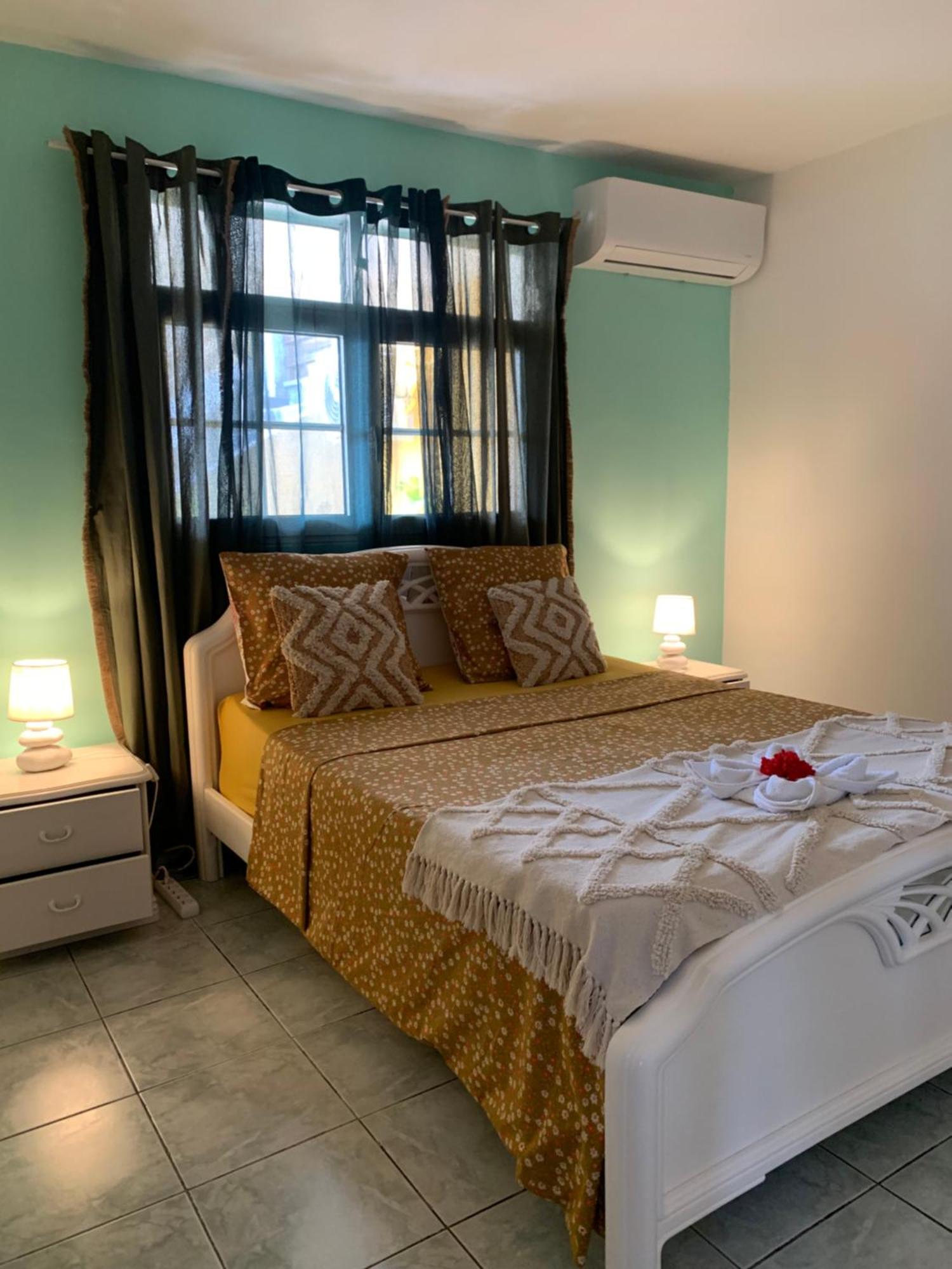 Bas De Villa De 3 Chambres Et Spa Vieux-Habitants Dış mekan fotoğraf